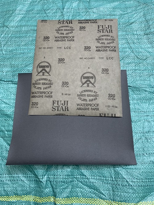 Giấy giáp mịn P320 Fujistar Sankyo, kích thước 230mmx280mm màu đen