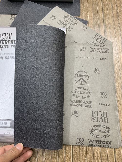 Giấy nhám chịu nước P100, hãng Fujistar Sankyo, kích thước 9''x11''