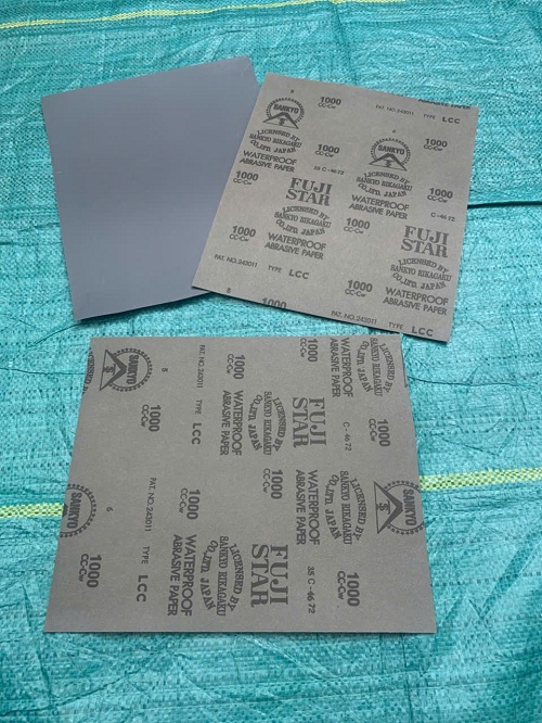 Giấy nhám chịu nước P1000, hãng Sankyo Fujistar, kích thước 23cmx28cm