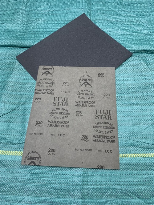 Giấy nhám chịu nước P220, hãng Fujistar Sankyo, kích thước 9''x11''