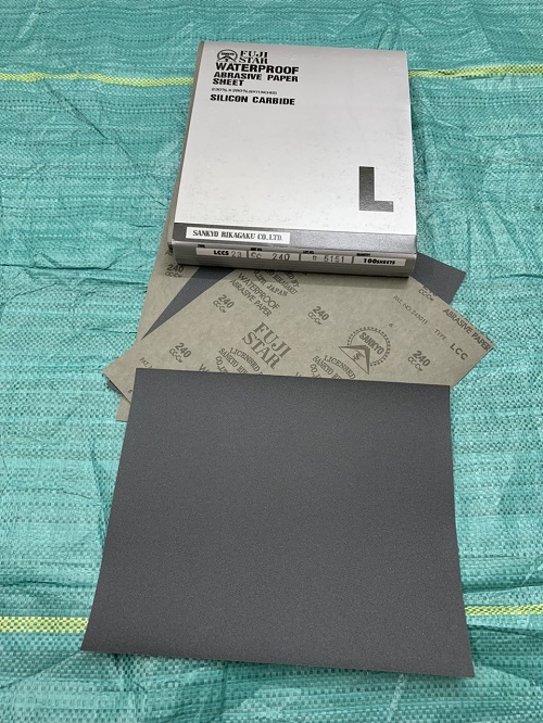Giấy nhám chịu nước P240, hãng Fujistar Sankyo, kích thước 9''x11''