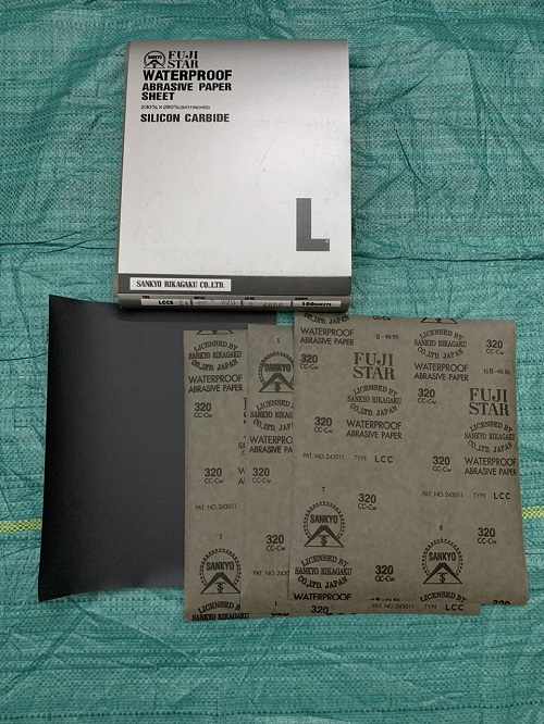 Giấy nhám chịu nước P320, hãng Fujistar Sankyo, kích thước 9''x11''