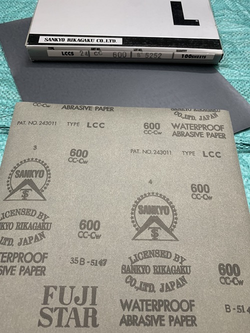 Giấy nhám chịu nước P600, hãng Fujistar Sankyo, kích thước 9''x11''