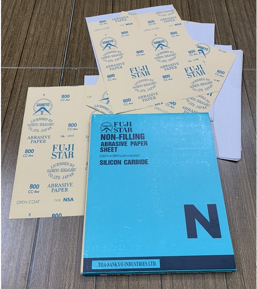 Giấy nhám khô P800 Fujistar Sankyo, kích thước 230mmx280mm, màu trắng