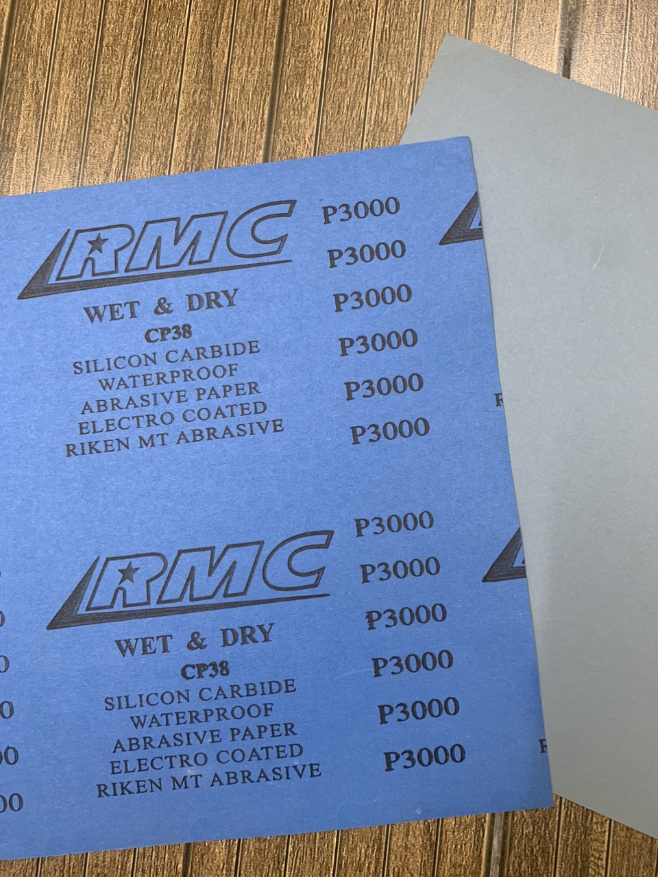 Giấy nhám siêu mịn P3000 RMC CP38 kích thước 230mmx280mm màu xanh