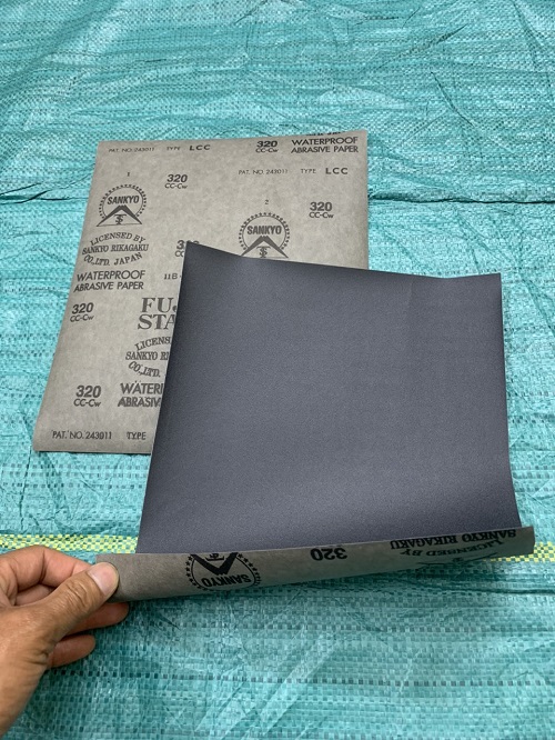 Giấy nhám thô độ hạt P320 Fujistar Sankyo, kích thước 230mmx280mm