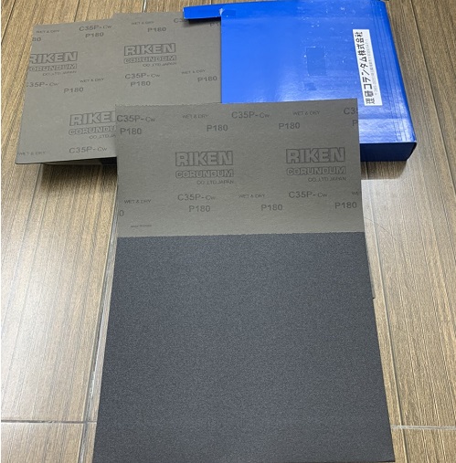 Giấy nhám thô độ hạt P180 Riken CP35, kích thước 230mmx280mm