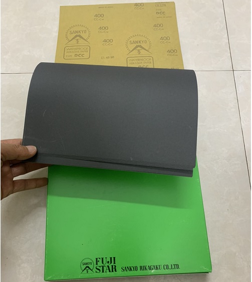 Giấy nhám tờ khổ A4, mã DCC Fujistar Sankyo, màu đen nhập khẩu Nhật Bản