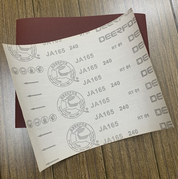 Giấy ráp vải ja165 độ nhám P240 kích thước 9''x11'' cát đỏ nền trắng