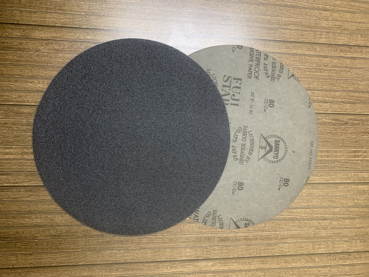 Giấy ráp tròn phi 200mm