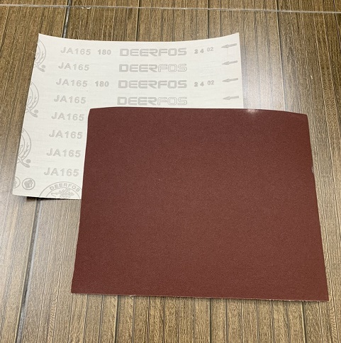 Hạt mài hay hạt nhám trên bề mặt giấy ráp