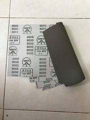 Mẹo xử lý vết trầy xước trên điện thoại bằng giấy nhám