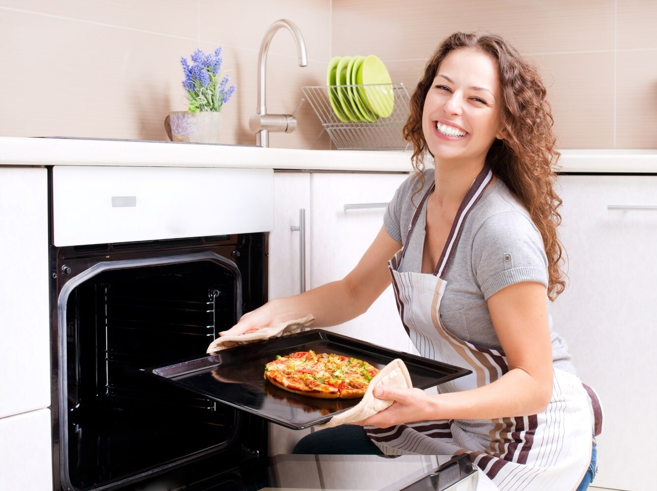 CÓ NÊN CHỌN MUA LÒ NƯỚNG THAY CHO LÒ VI SÓNG KẾT HỢP NƯỚNG KHÔNG?