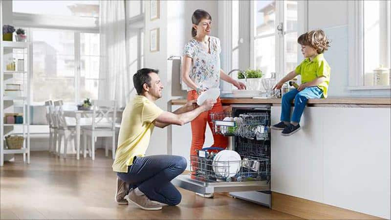 Sở Hữu Máy Rửa Chén Trong Gia Đình Có Lợi Ích Gì ?