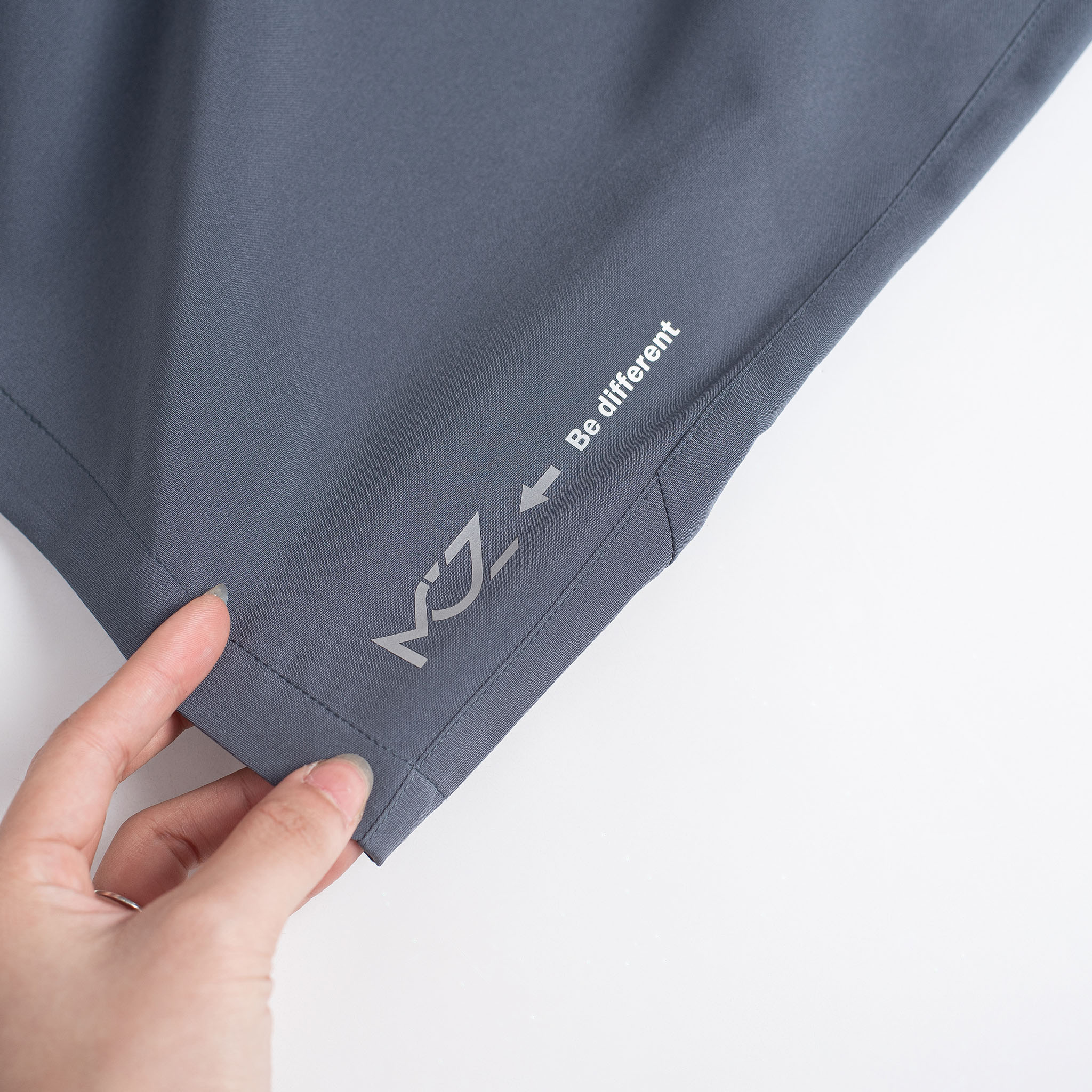 Quần Short Nam Vải Gió Thể Thao Macuzz Màu Đen Xám Chì Navy Siêu nhẹ, Siêu bền màu MQS001-112201