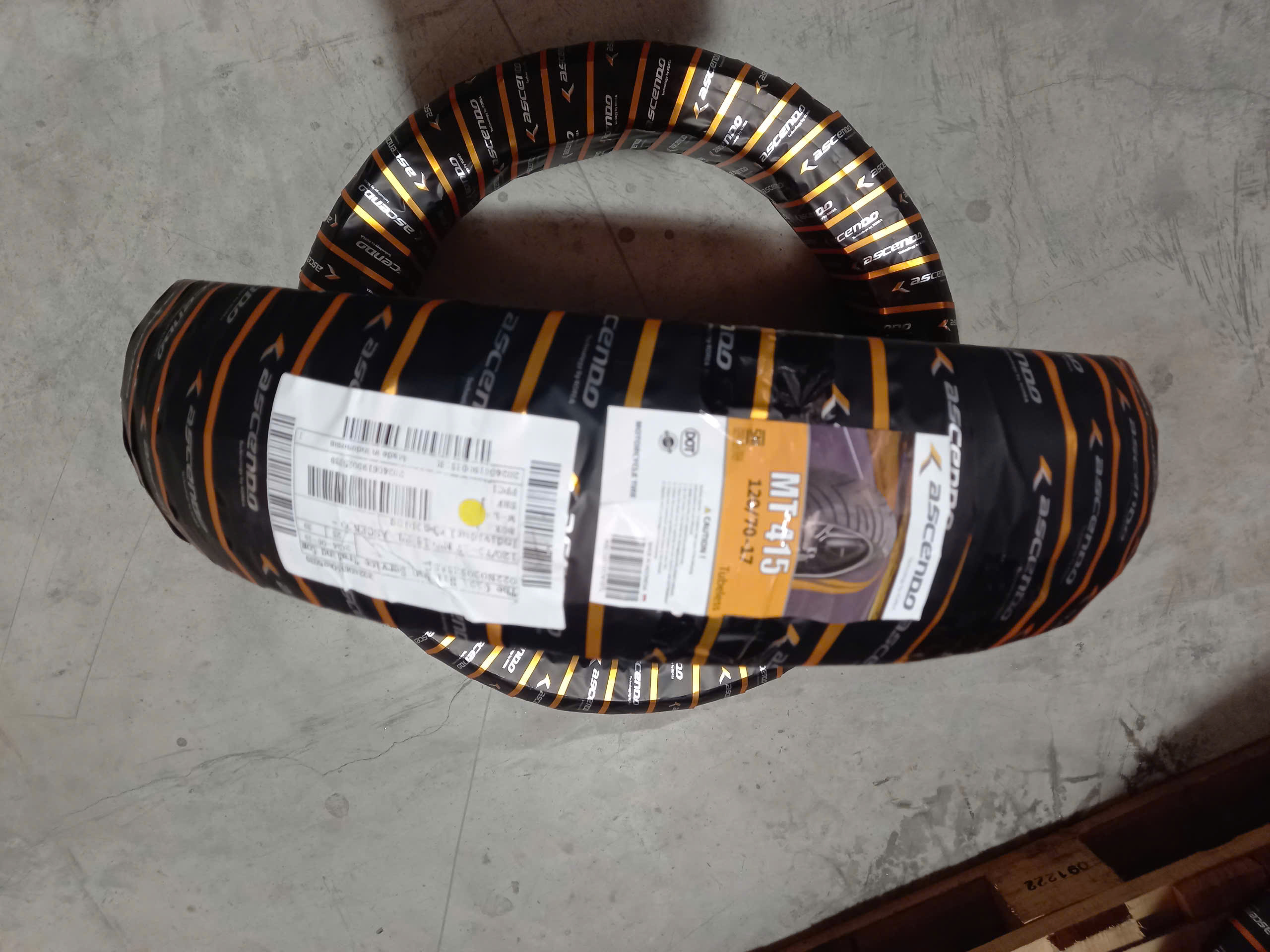 Lốp xe côn tay Ascendo 120/70-17 vỏ gai MT 415
