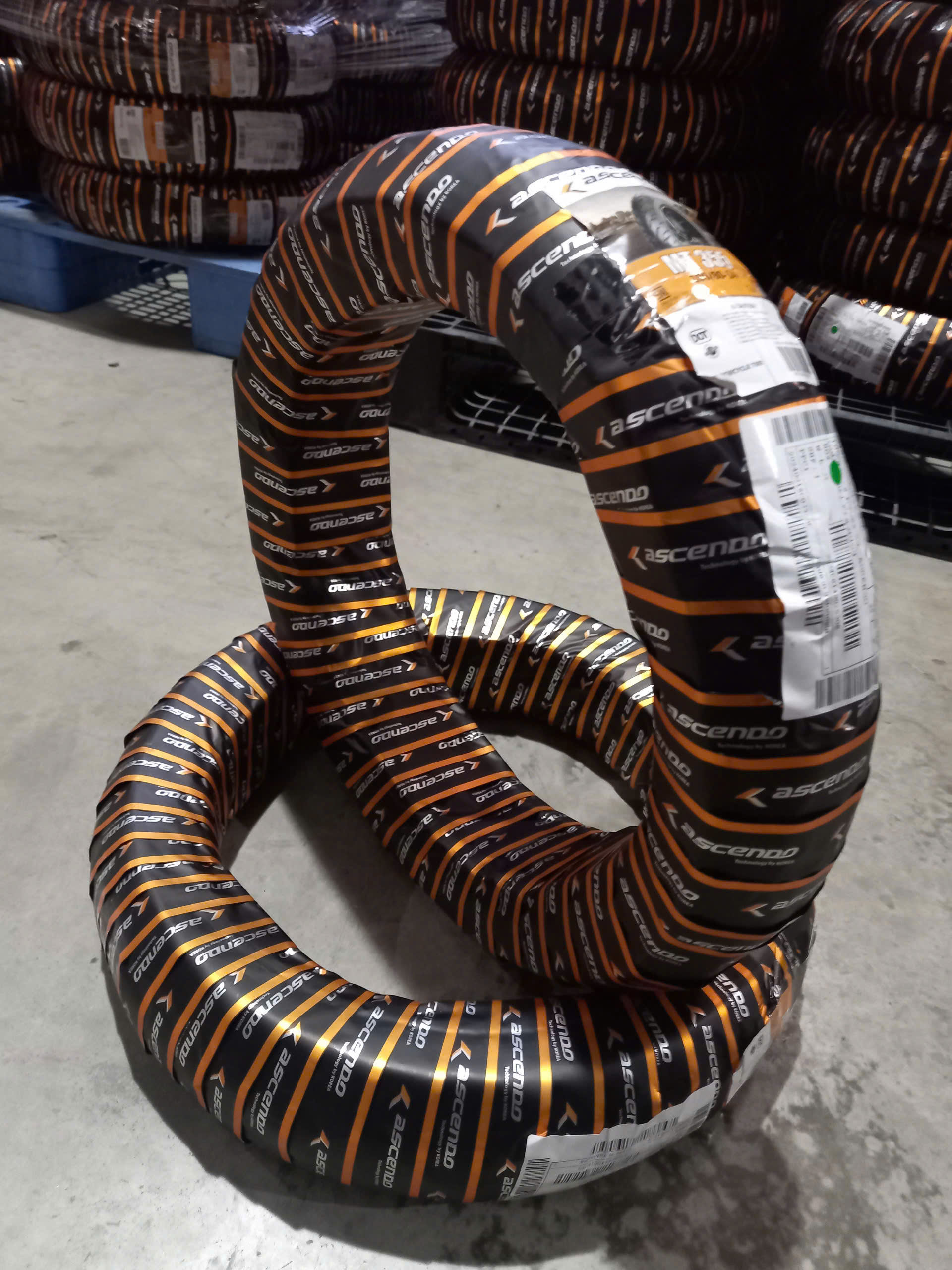 Lốp xe tay ga Ascendo 100/80-14 vỏ gai MT 355