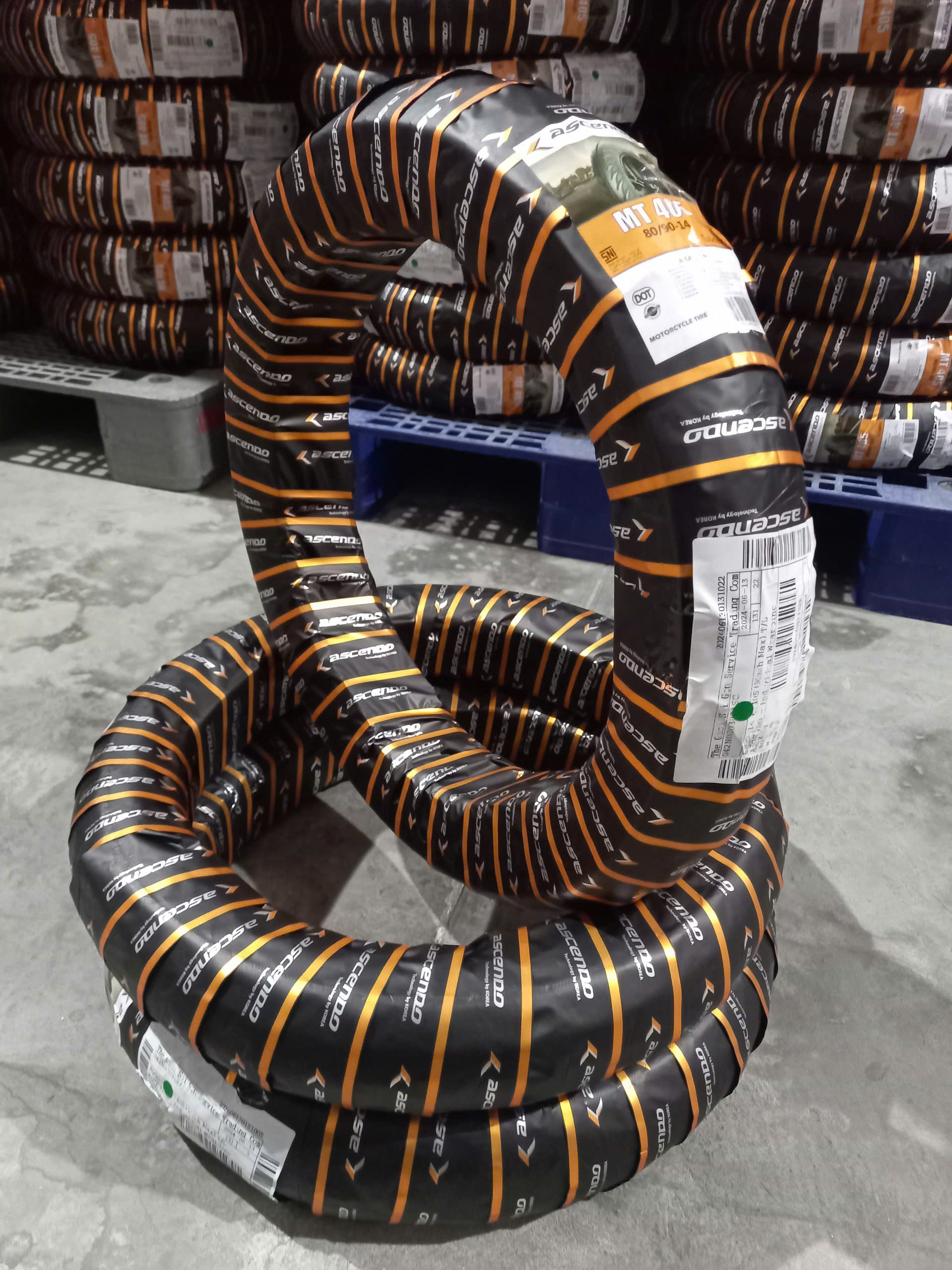 Lốp xe tay ga Ascendo 80/90-14 vỏ gai MT 405