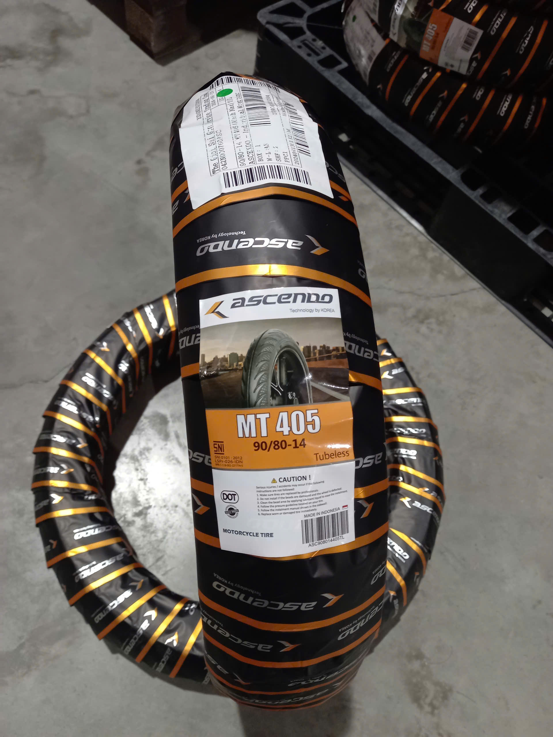 Lốp xe tay ga Ascendo 90/80-14 vỏ gai MT 405