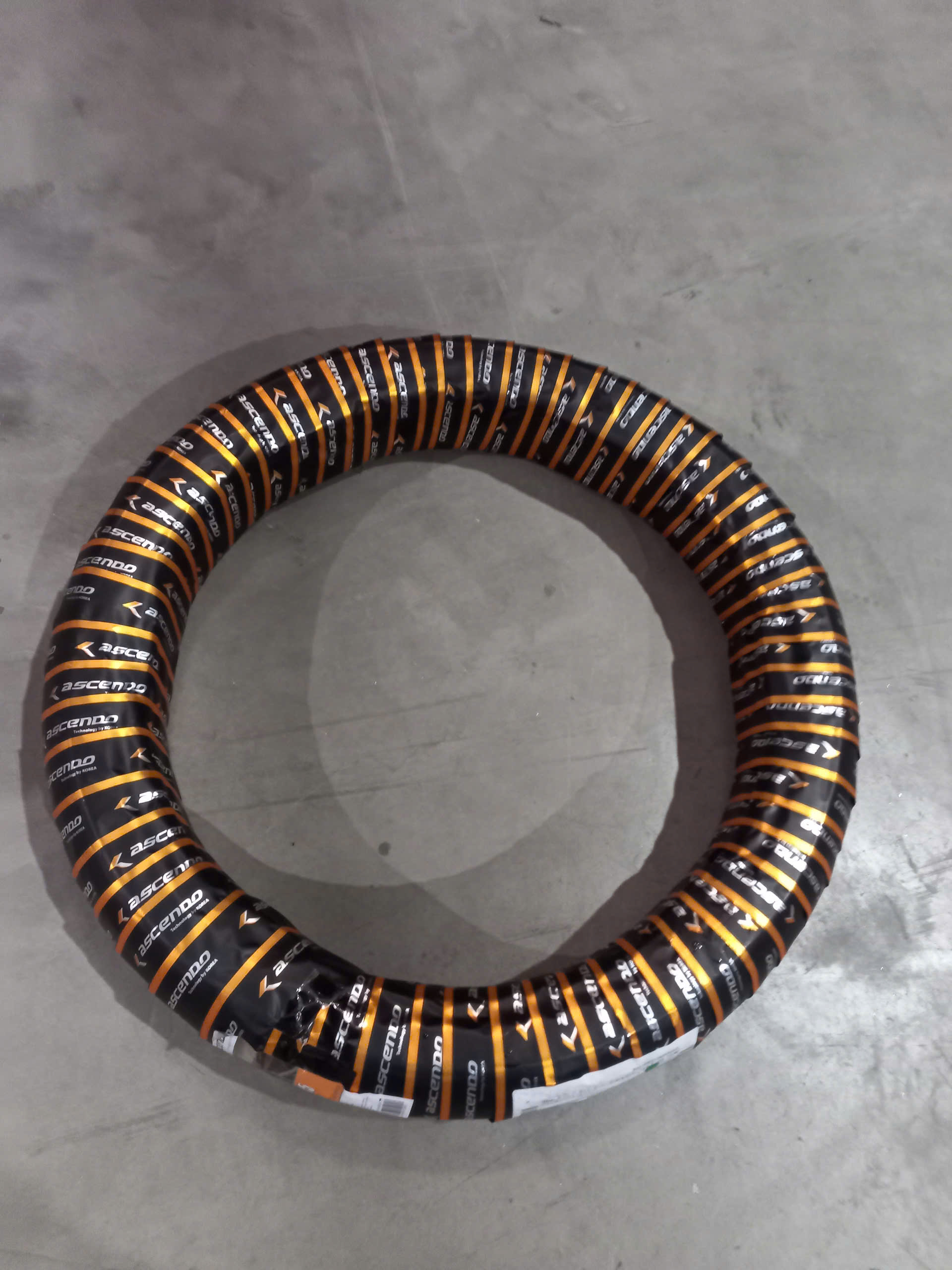 Lốp xe tay ga Ascendo 90/80-17 vỏ gai MT 405