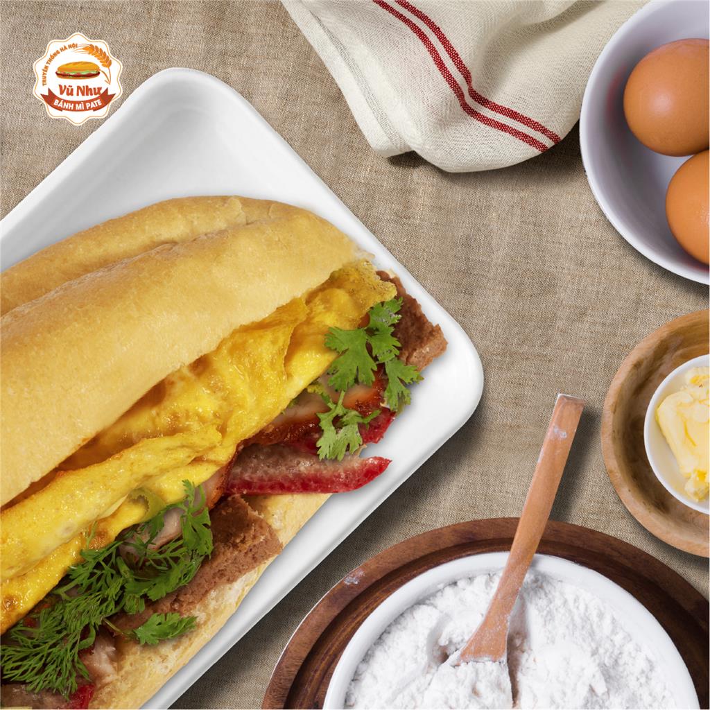 Bánh mì pate truyền thống kèm trứng
