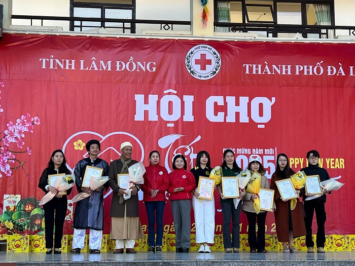 Tinh Hoa Việt chung tay tổ chức Hội chợ Tết nhân ái – Xuân Ất Tỵ 2025