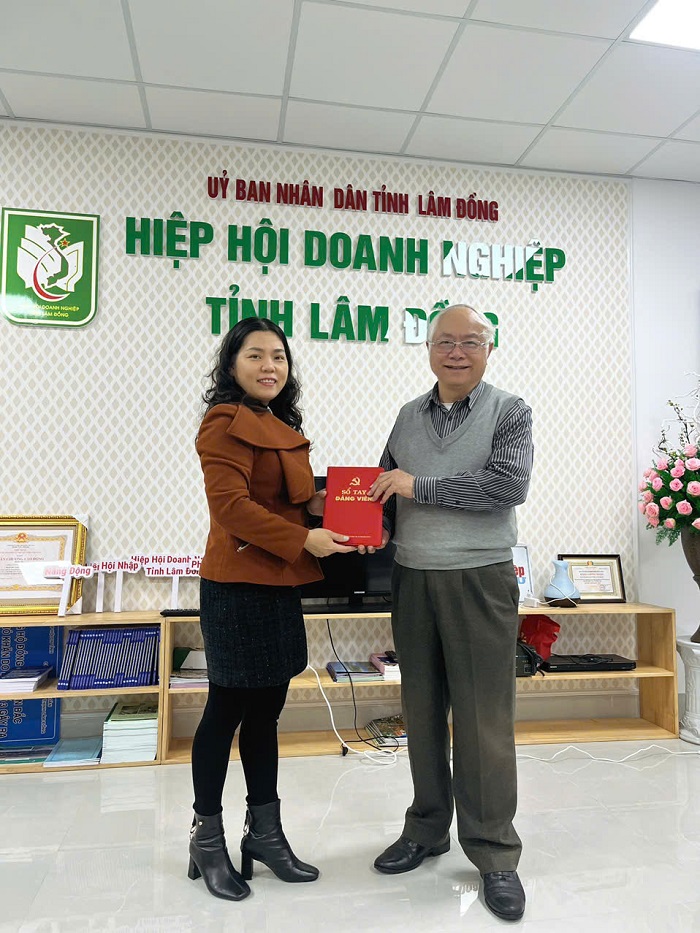 Sổ tay đảng viên: Quà tặng ý nghĩa dịp Đại hội các cấp