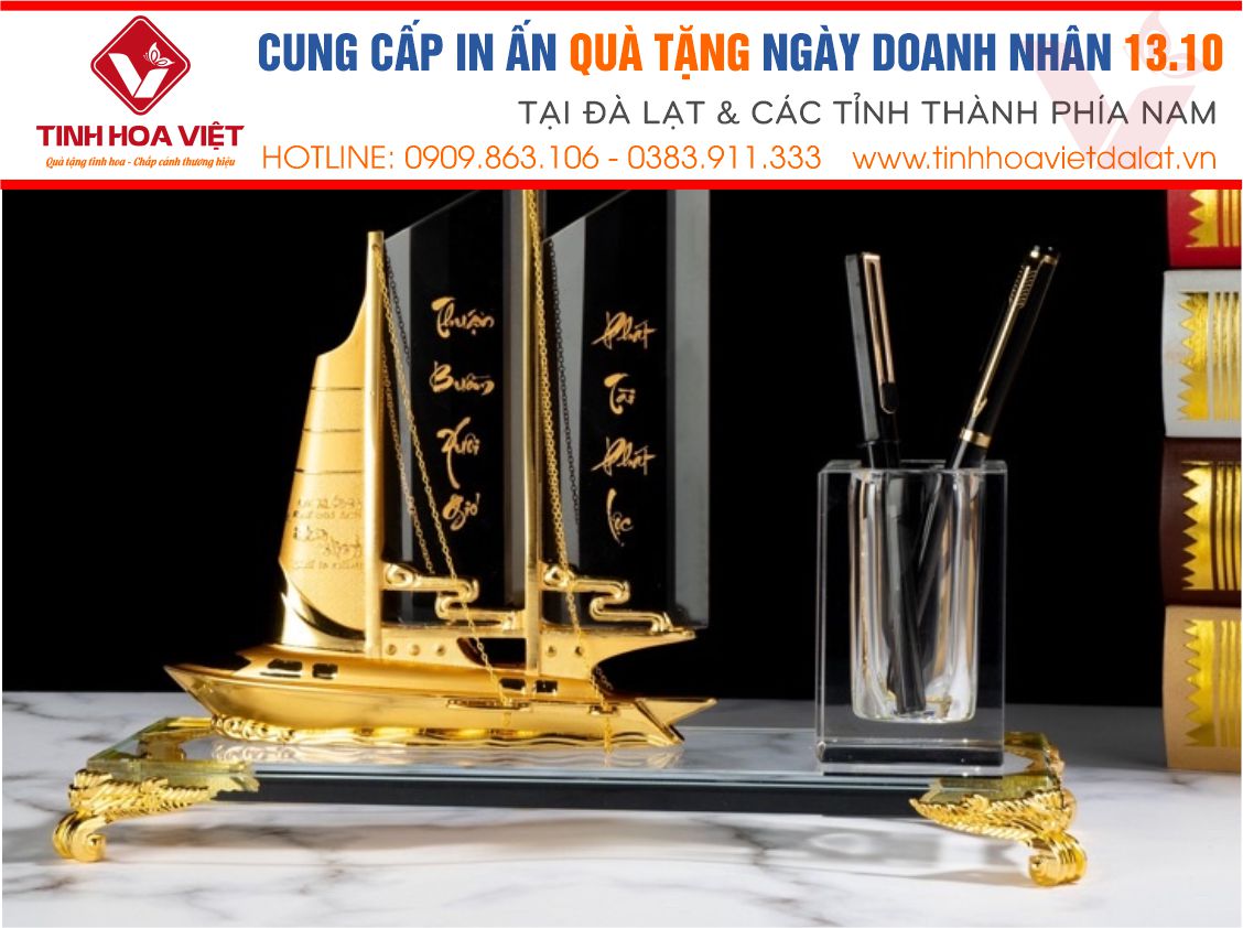 Biểu chương pha lê quà tặng ngày doanh nhân 