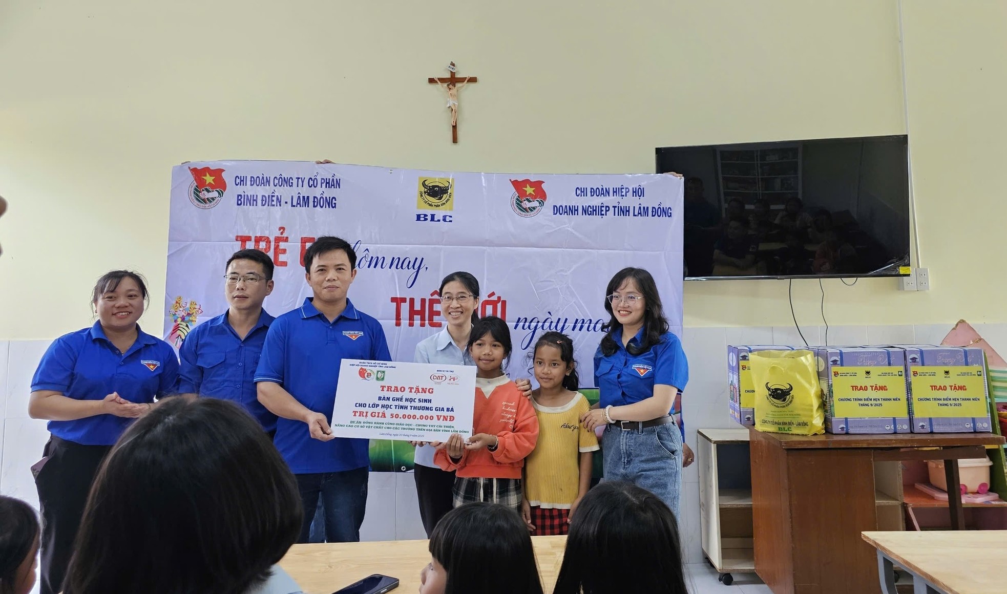 Tuổi trẻ Hiệp hội Doanh nghiệp tỉnh Lâm Đồng vừa triển khai thực hiện chương trình “Chắp cánh ước mơ” 