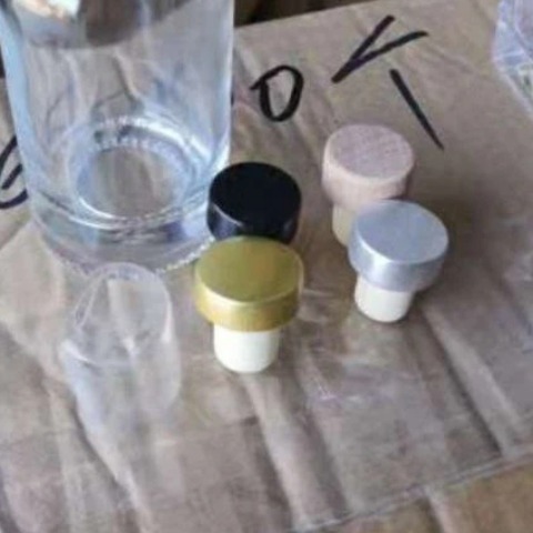 Chai Thủy Tinh Vodka/Vỏ Chai Đựng Rượu, Nút Cao Su Bọc Nhôm Vàng, Dung Tích 100ml 200ml 375ml 500ml 750ml 1000ml - North Star Packing