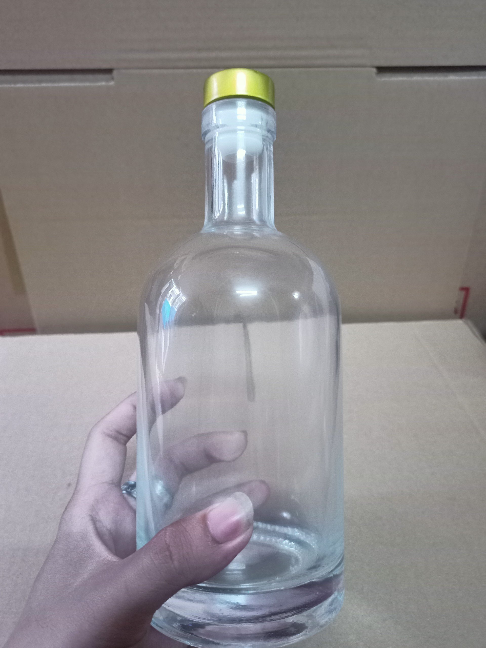 Chai Thủy Tinh Vodka/Vỏ Chai Đựng Rượu, Nút Cao Su Bọc Nhôm Vàng, Dung Tích 100ml 200ml 375ml 500ml 750ml 1000ml - North Star Packing