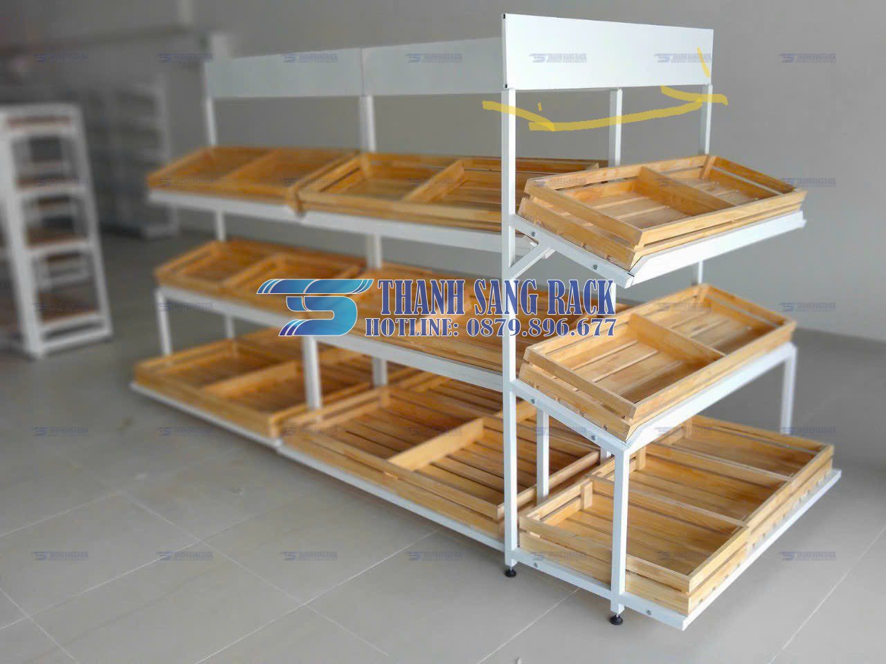 Tại sao nên chọn kệ gỗ để trưng bày sản phẩm?