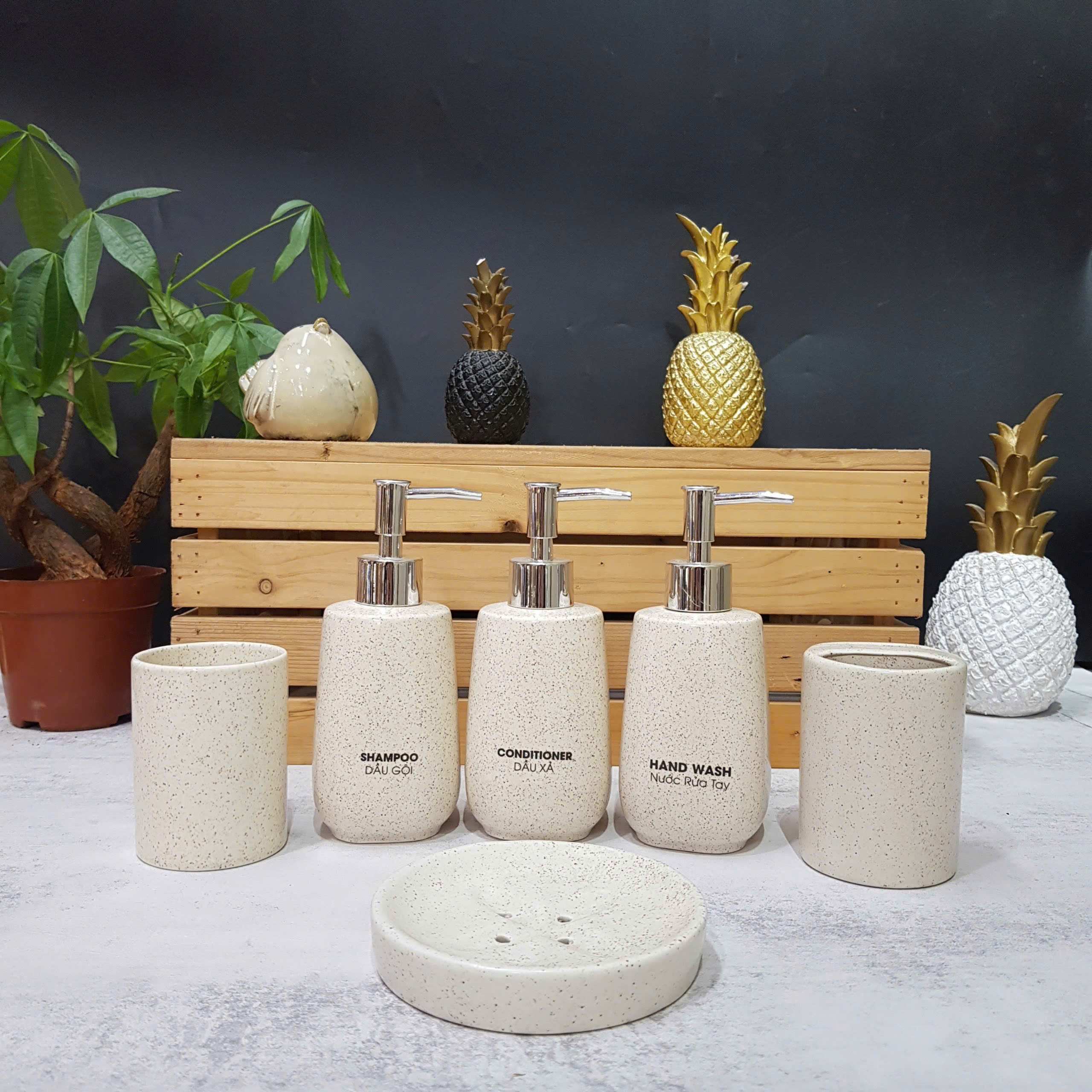 Bình Sứ Đựng Dầu Gội Sữa Tắm Bát Tràng – Giải Pháp Sang Trọng Cho Phòng Tắm Hiện Đại