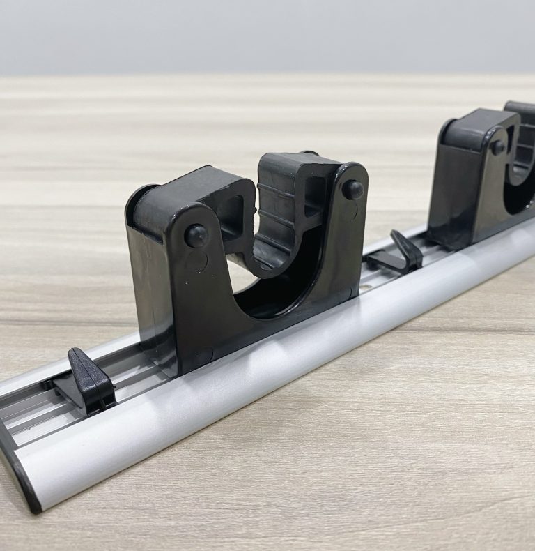Móc treo chổi lau nhà ( 4 kẹp ) C-109