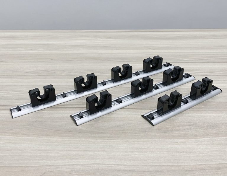 Móc treo chổi lau nhà ( 4 kẹp ) C-109