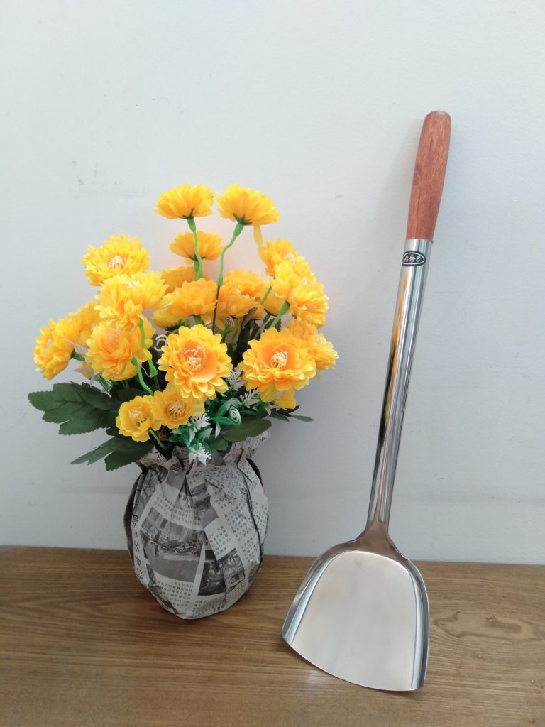 Sạn thợ inox cán gỗ #2 186342 (φ12.5cm - dài 51cm)