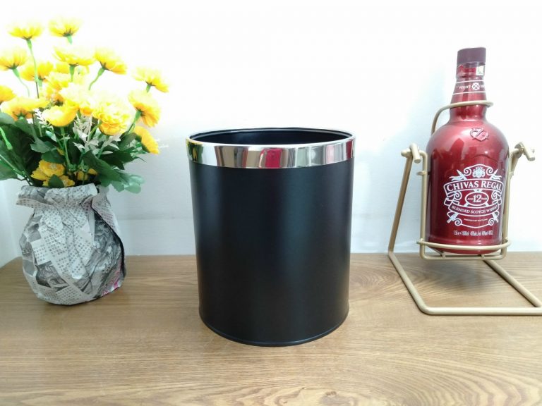 Thùng rác trong phòng 2 lớp A36-A2
