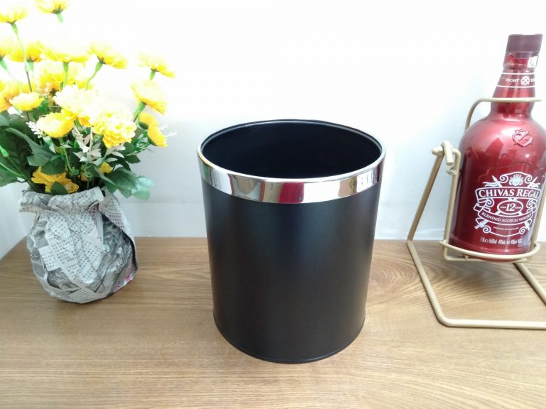 Thùng rác trong phòng 2 lớp A36-A2