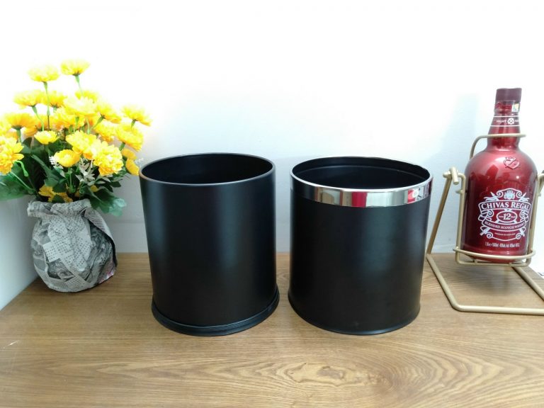 Thùng rác trong phòng 2 lớp A36-A2