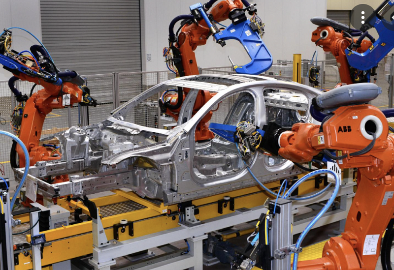 Robot công nghiệp có thể làm việc không ngừng nghỉ trong 24 giờ mỗi ngày mà không cần giám sát.