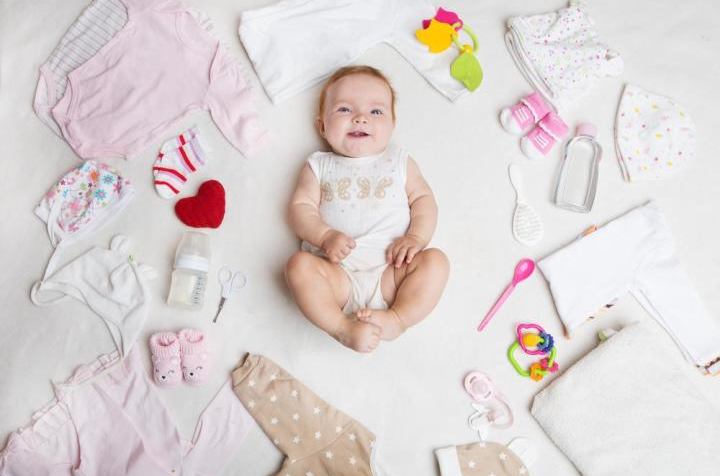 Chuẩn bị đi sinh, mẹ cần xếp đồ dùng cho bé sơ sinh gồm những gì?