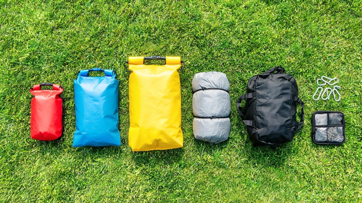 Túi Đựng Đồ Cắm Trại: Top 10 Loại Bag Tốt Nhất & Cách Chọn Đúng 2026