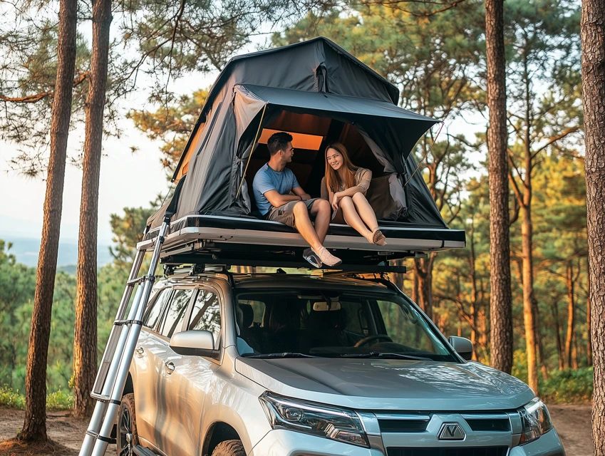 iKamper Skycamp 3.0 mở trên SUV đôi couple cắm trại rừng núi