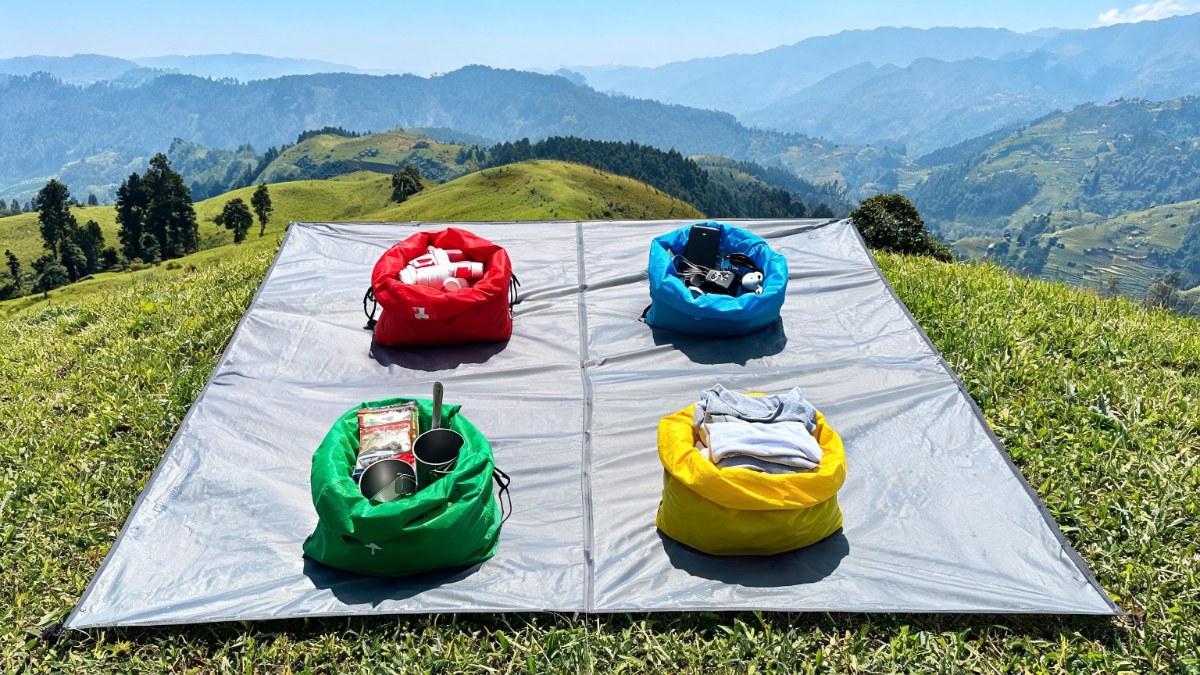 Sắp xếp đồ cắm trại theo hệ thống - phân loại túi camping khoa học