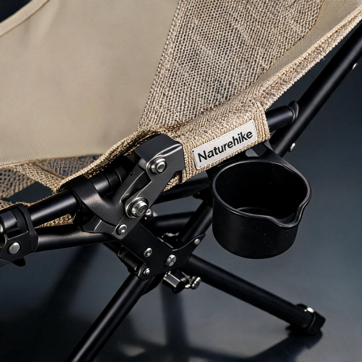Naturehike Ghế xếp YL04 cắm trại có tựa lưng Portable Folding Moon Chair NH18X004 thực tế