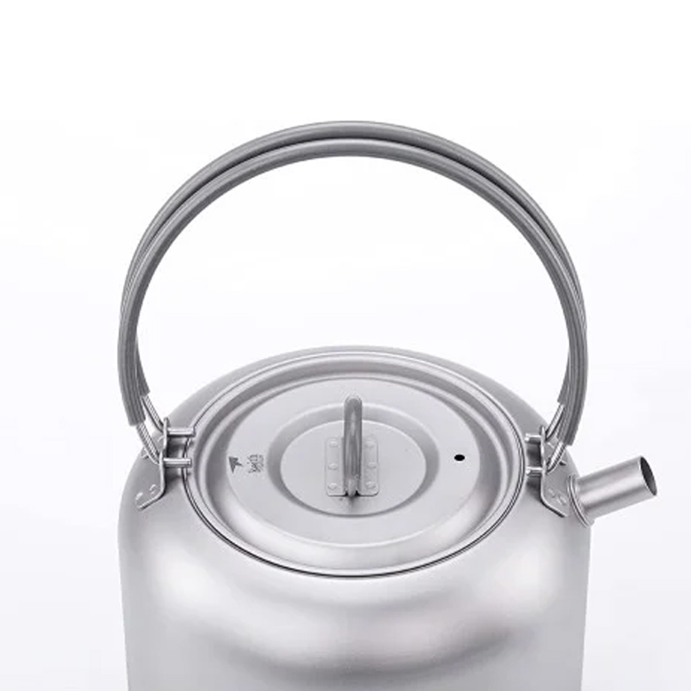 Ấm đun Keith Titanium Kettle 1500ml nhìn thẳng, quai xách dựng đứng