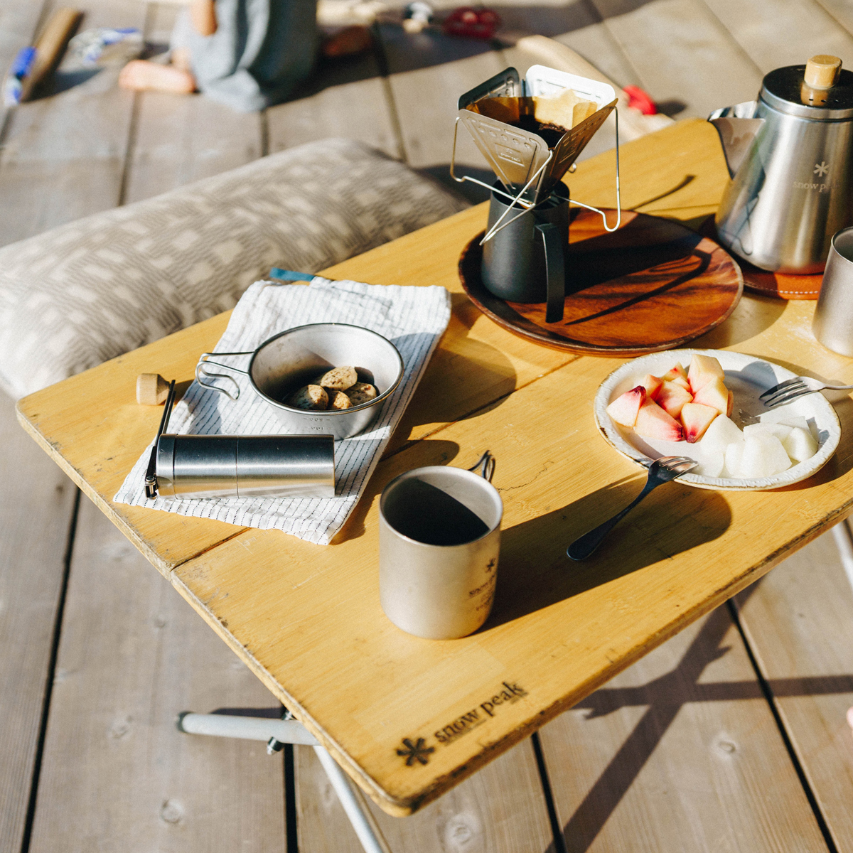 Bàn Cắm Trại Du Lịch Snowpeak One Action Low Table Bamboo