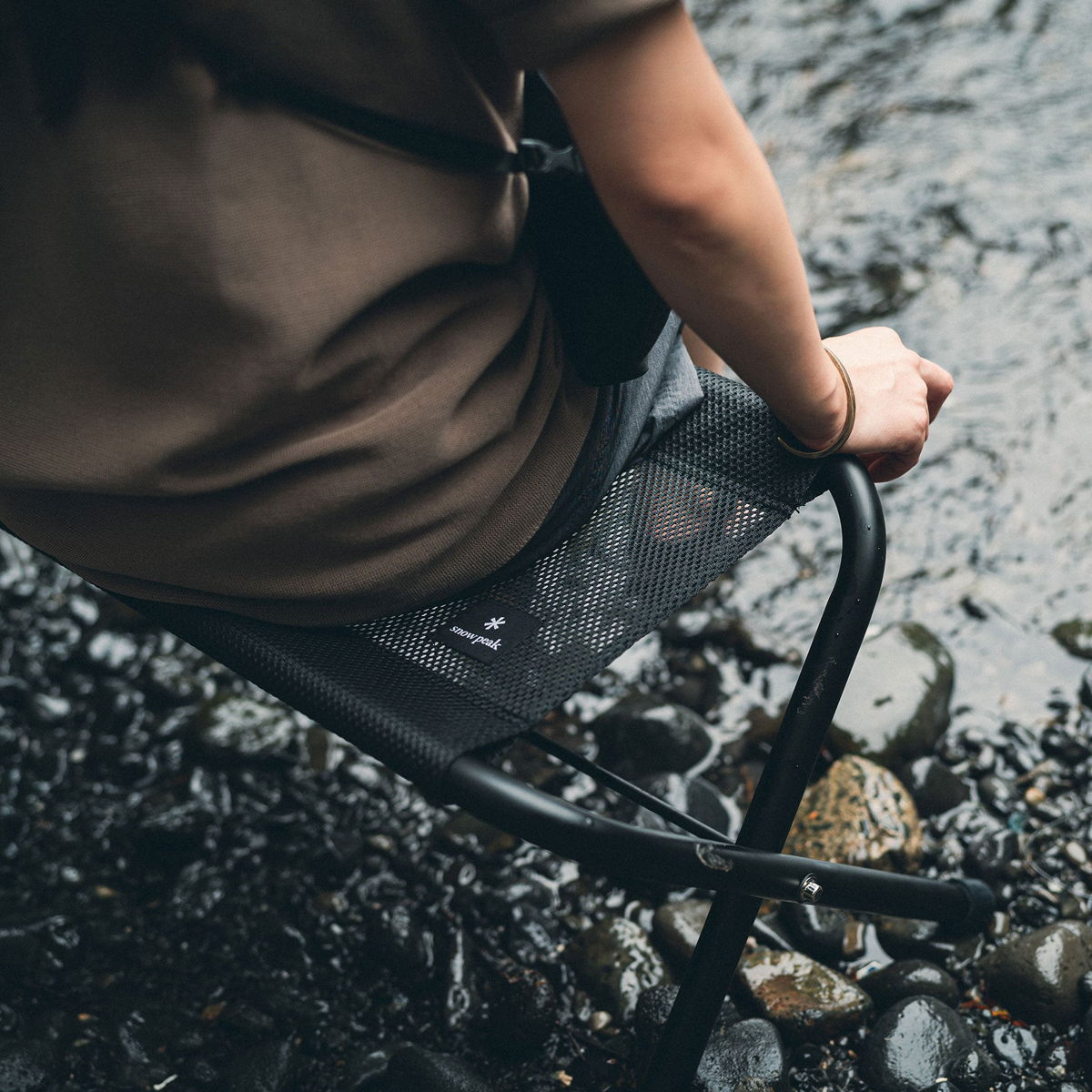 Băng ghế lưới Cắm Trại Du Lịch Snowpeak Mesh FD Bench Black