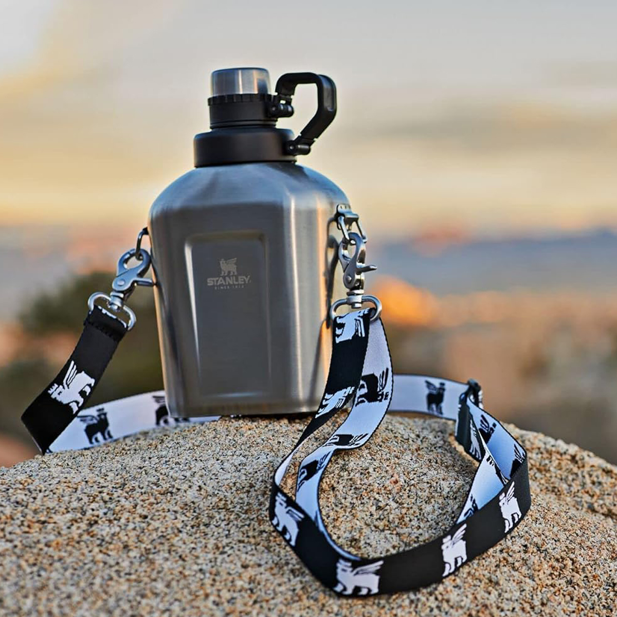 Stanley  Bi Đông Dã Chiến Cắm Trại Stanley The Legendary Classic – 1.1Qt