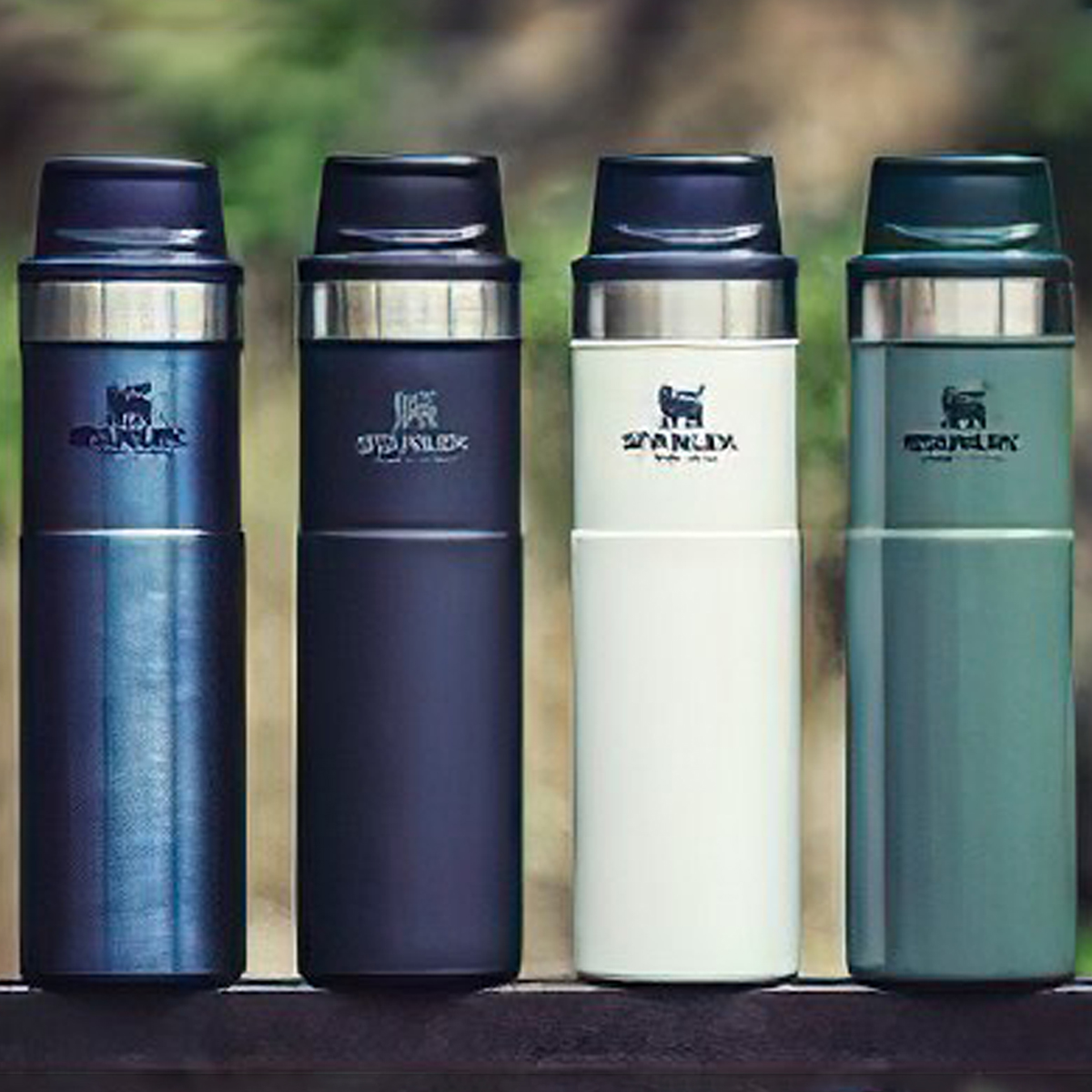 Bình Giữ Nhiệt Cắm Trại Stanley Classic Trigger-Action 590ml